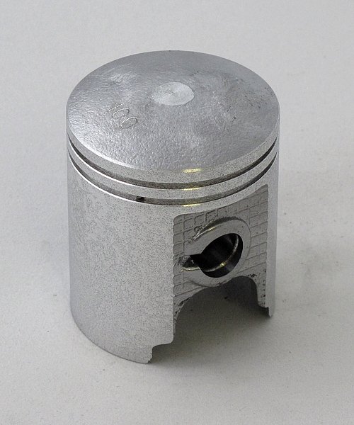 SUZUKI GT185 (1973-77) SUZUKI FR80 (1974-82) STD/0.50/1.00 PISTON KIT SEE (DROP DOWN BOX) SOLD IN SINGLES - Image 3