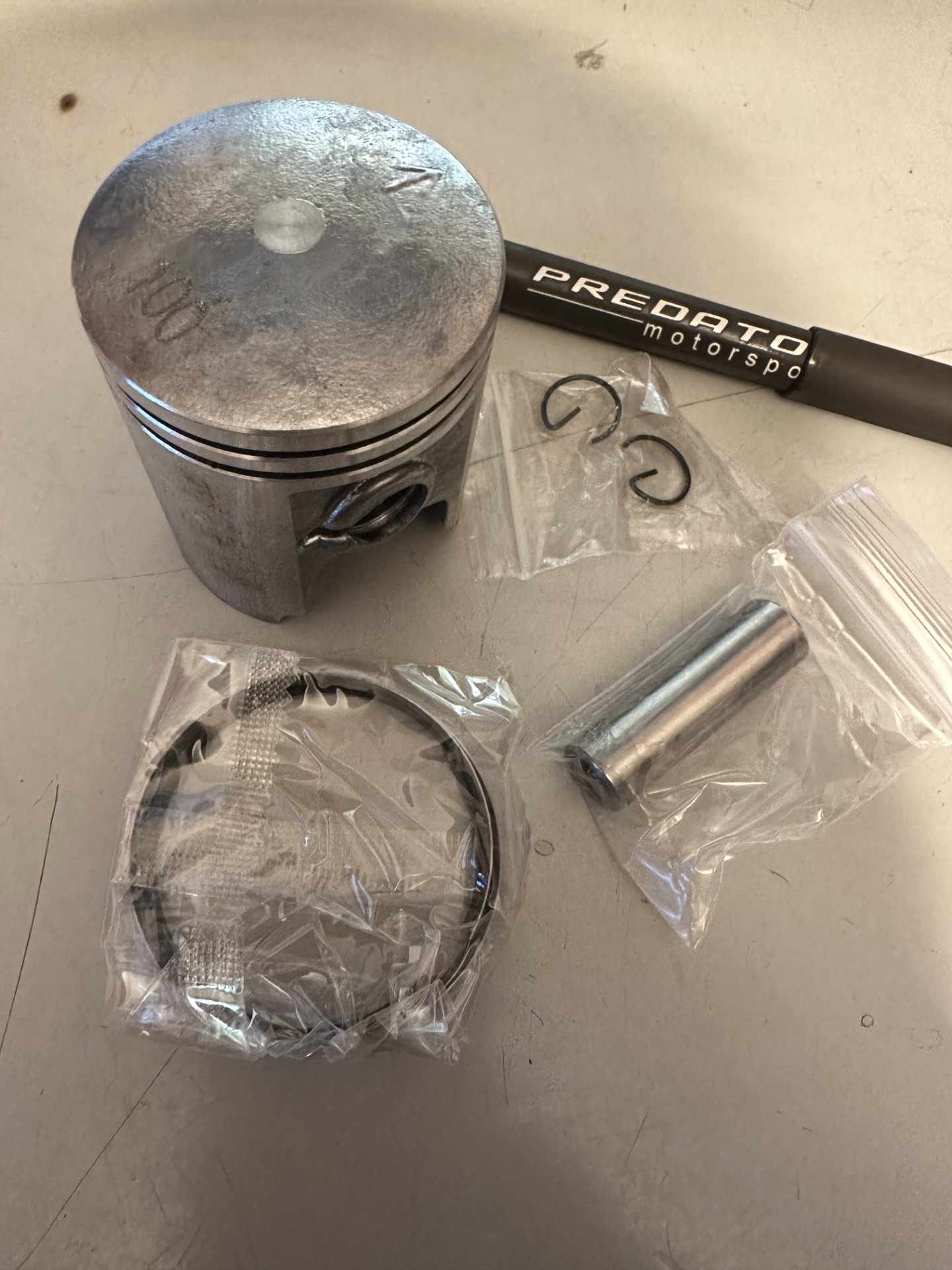 SUZUKI GT185 (1973-77) SUZUKI FR80 (1974-82) STD/0.50/1.00 PISTON KIT SEE (DROP DOWN BOX) SOLD IN SINGLES