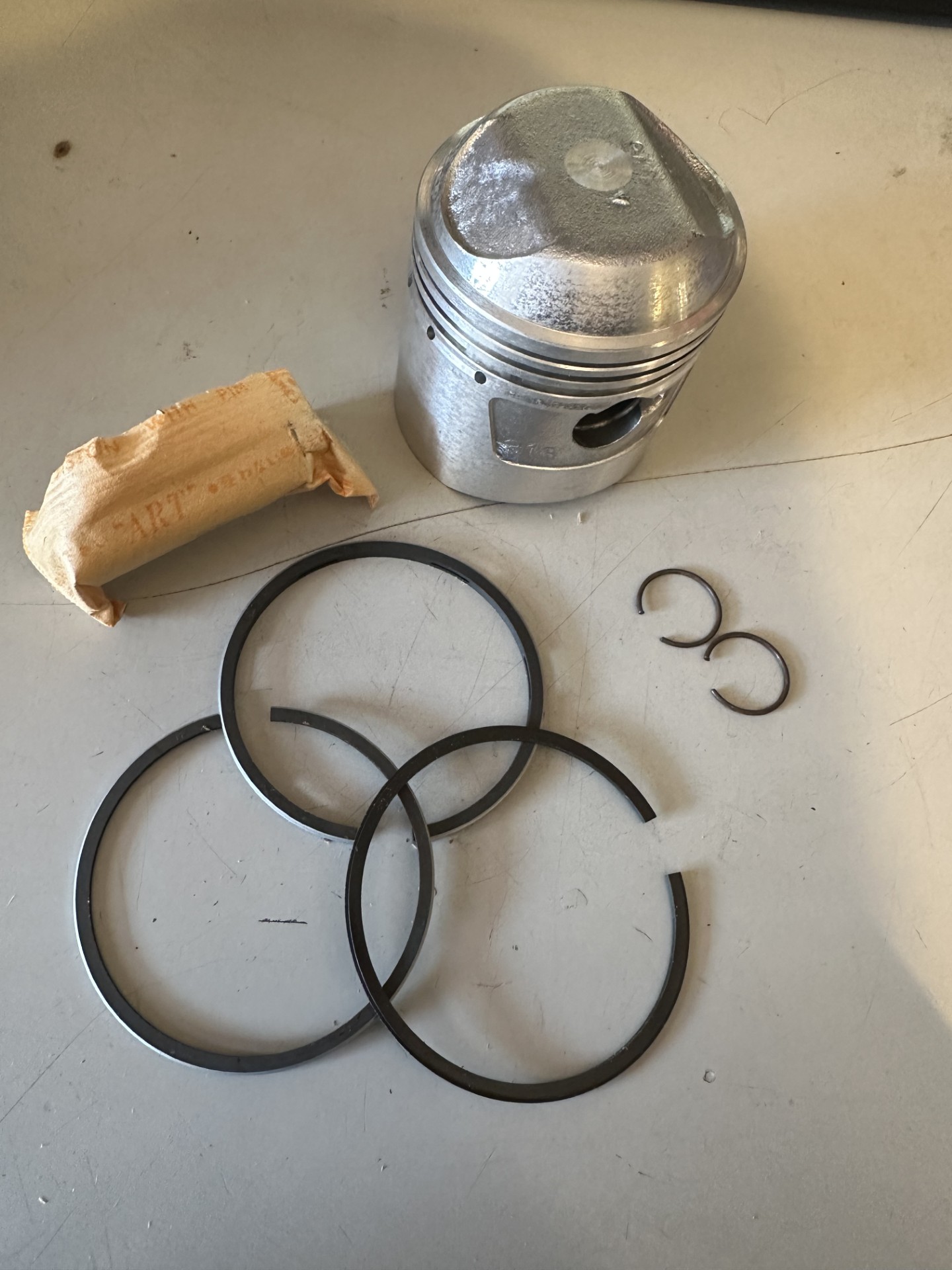 HONDA CD175, CB175, CL175, CA175, SL175 (302) MODEL (1969-73) STD/.25/.50/.75/1.00 PISTON KIT (SINGELS) SEE DROP DOWN BOX FOR SIZES JAPAN