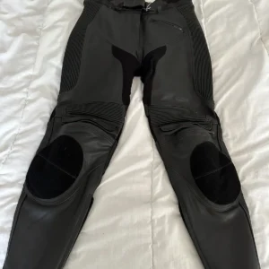 LADY'S MOTORCYCLE LEATHER TROUSERS BY TEKNIC BLACK (SIZE 14) (NEW CLERANCE PRICE!)