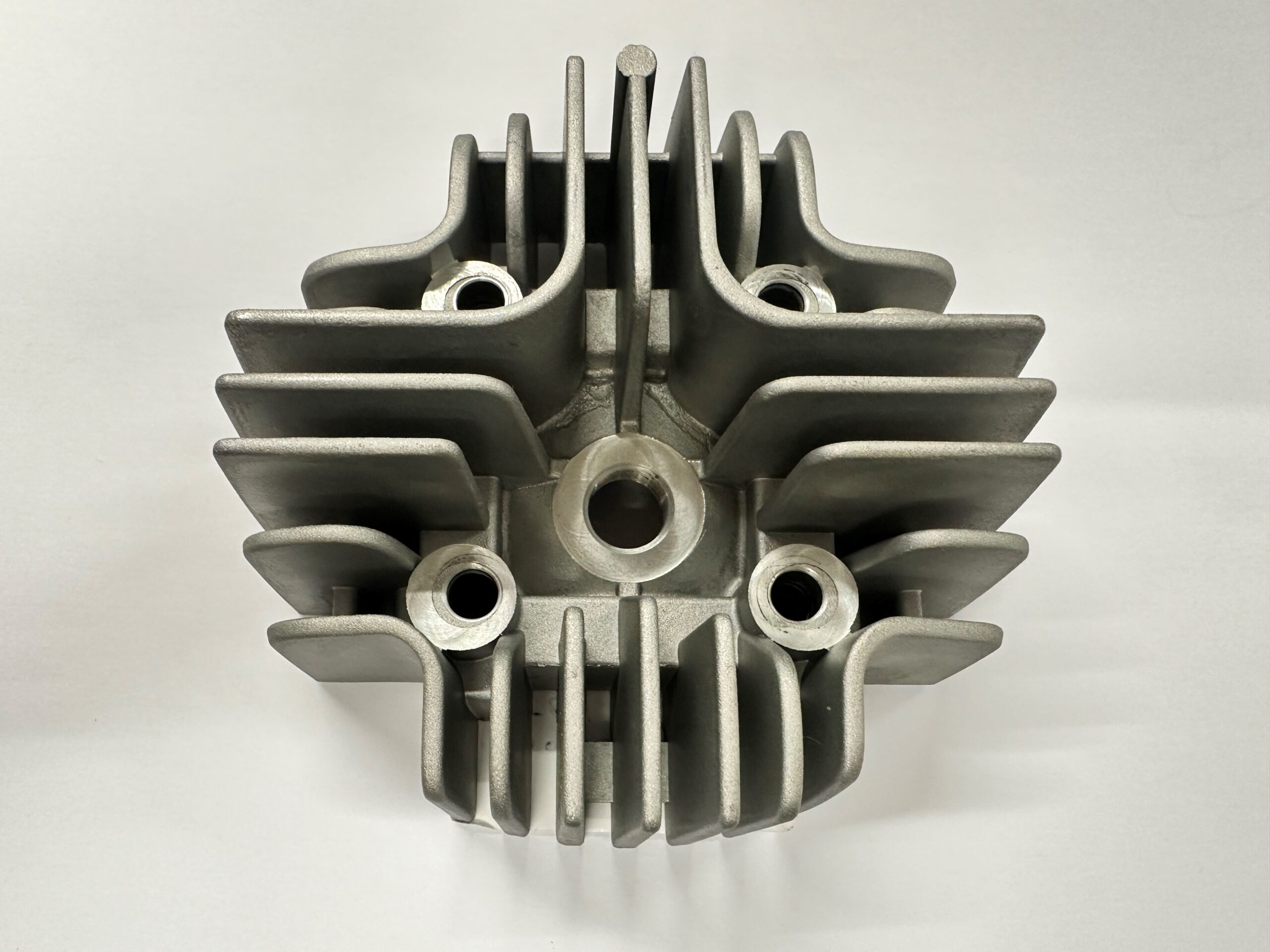日本最大の A50P AP50 Suzuki A50 Motorcycle - 11111-26000 Head Cylinder ミュージシャン