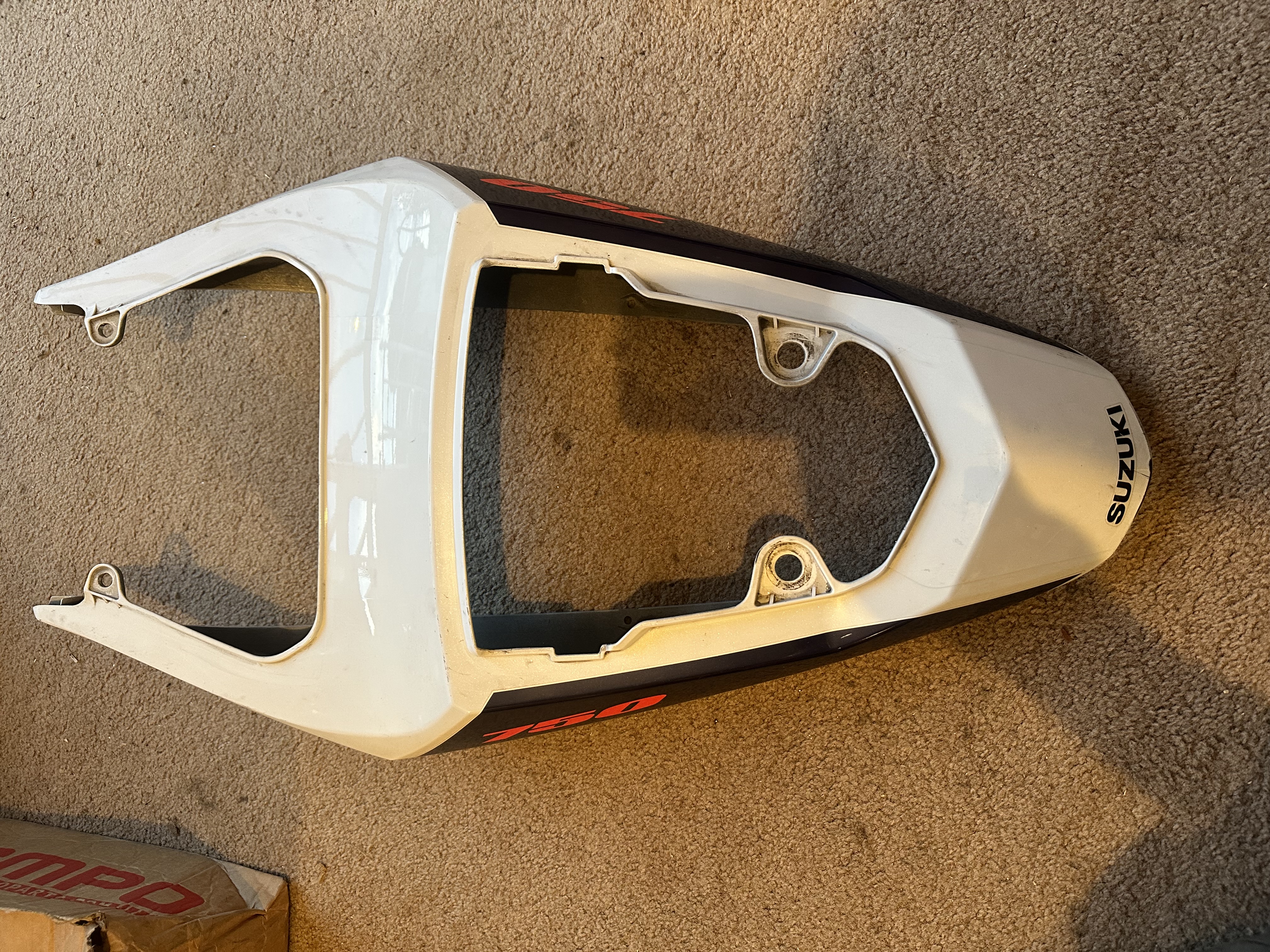 SUZUKI GSX-R750 K3 (2003-04) SEAT PLASTIC SURROUND FRAME COVER 47110-29G00 (PRE-OWNED)