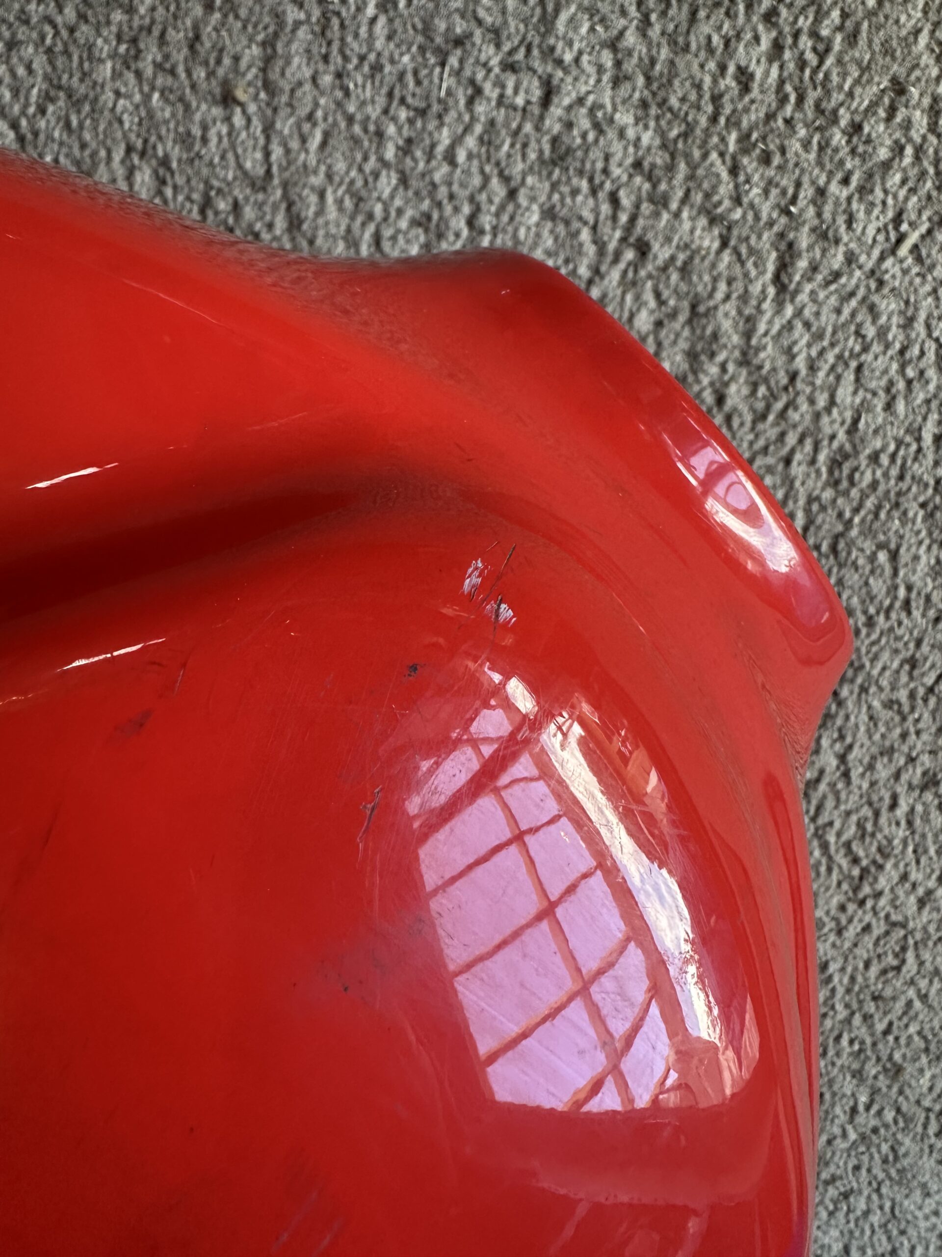 SUZUKI CS50 ROADIE (1982-83) FRONT FENDER / MUDGUARD RED NOS 53111-02101-185 - Image 3