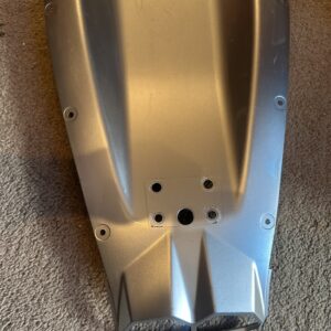 YAMAHA YZF-R6 5SL, YAMAHA YZF-R6S T/C (2003-05) REAR MUDGUARD / UNDERSEAT OUTER TRAY (No26) IN SILVER 5SL-21611-00-33 PRE-OWNED