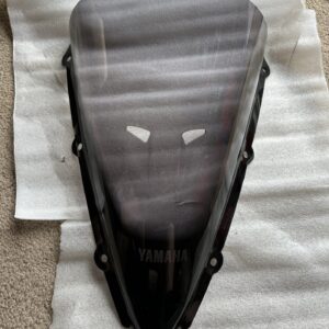 YAMAHA R1, YAMAHA YZF R1 (2000-01) 5JJ MODEL (GENUINE YAMAHA) WINDSCREEN UPGRADE WITH AIR VENTS SLIGHT SMOKE NOS! 5JJ-Y2881-00